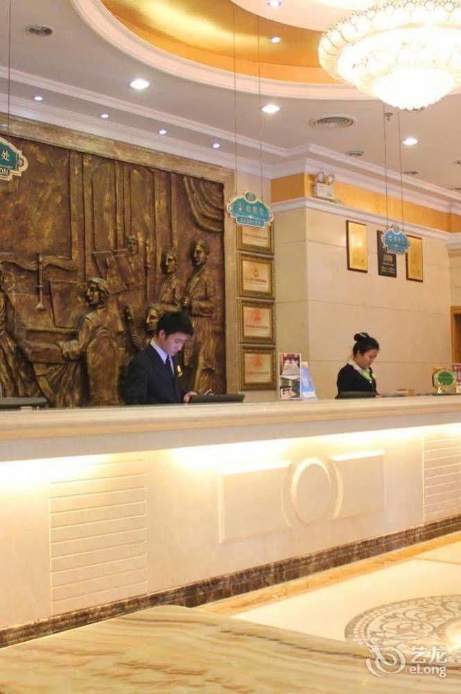 Vienna Hotel Shenzhen Railway Station Kültér fotó